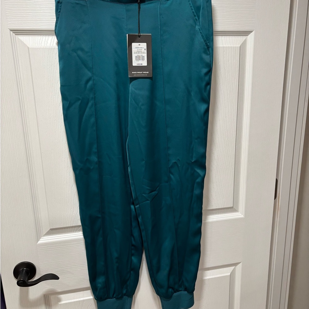 NWT Who What Wear silky joggers